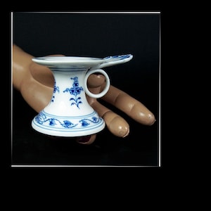 Vintage antique Meissen porcelain candlestick/candle holder/night light with decorative handle and hand-painted onion pattern, first choice.