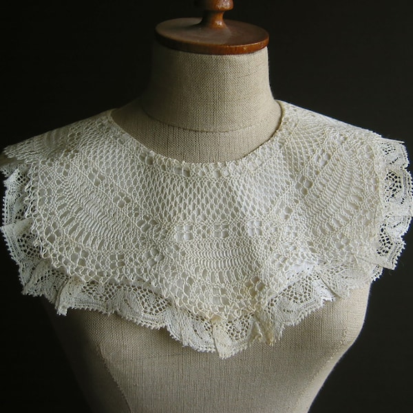 Vintage~Collier bavoir bébé Français antique en filet~Guipure filet~Dentelle de tulle~Lin/coton~France vers 1920~genre neutre/2