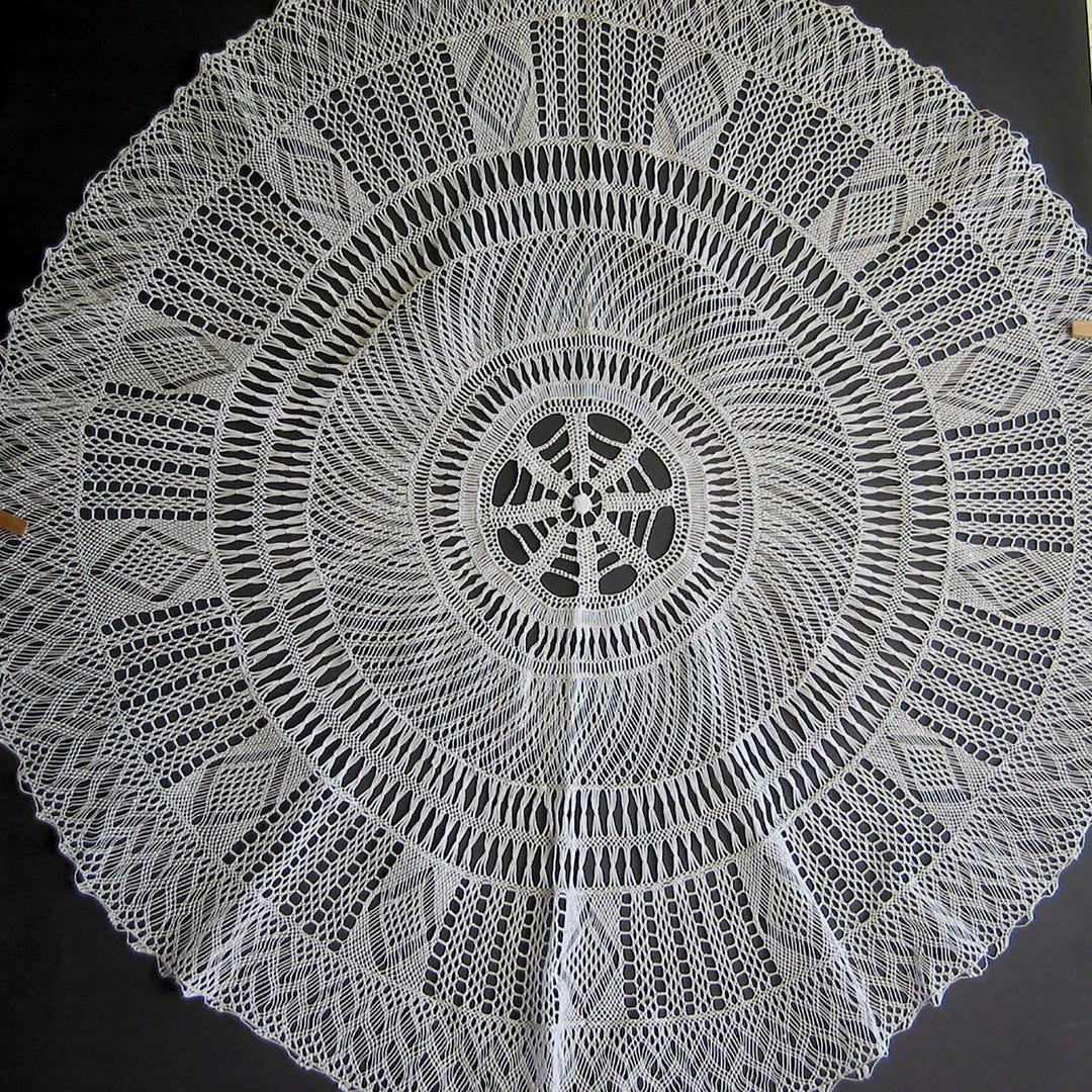 Valse Filet Rund Vintage Antique Round Art Nouveau Lace Doily Centerpiece in Filet ...