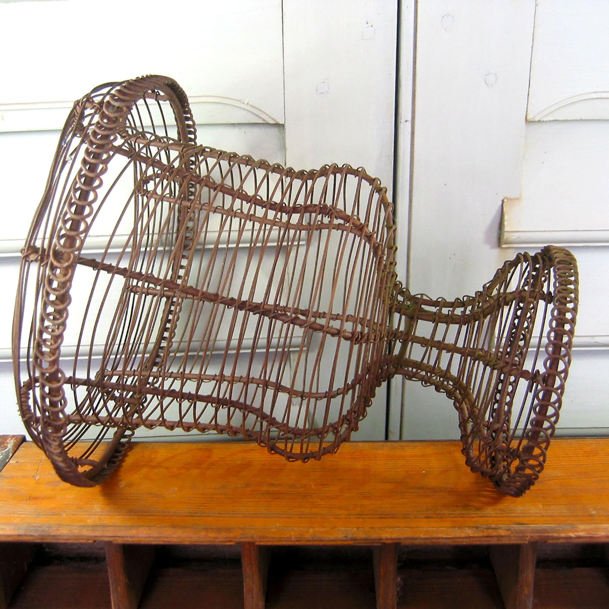 ヴィンテージアンティークのフランスの金属製バスケット、卵用