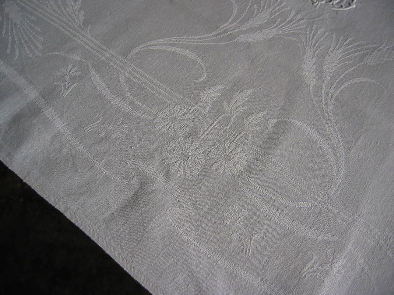 Rare Art Nouveau linen Mid-ceiling napkin 77 x 66 cm France around 1900 Rauten-Relief monogram MV IN rare Version