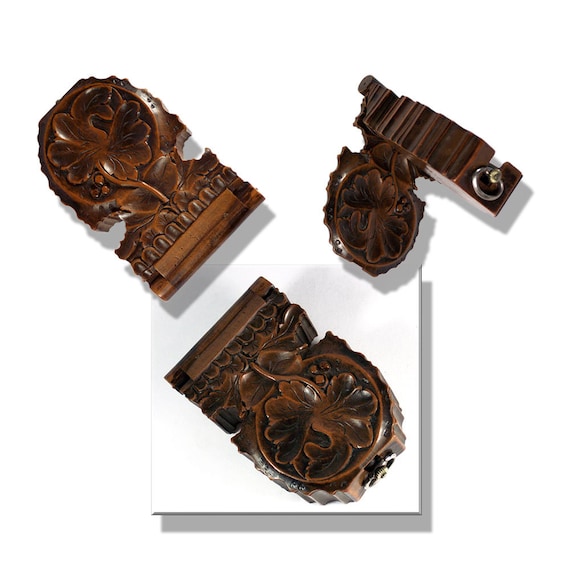 Vintage antike klappbarer Jugendstil Uhraufsteller Taschenuhrständer Uhrenhalter mit Weinrebe handgeschnitzt aus Fruchtholz Schwarzwald