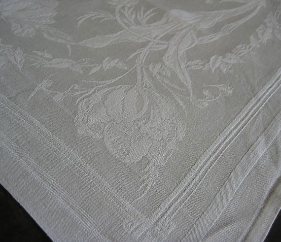 Rare Art Nouveau linen Mid-ceiling napkin 77 x 66 cm France around 1900 Rauten-Relief monogram MV IN rare Version
