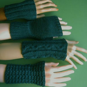 Hand-knitted men&#39;s wrist warmers hand warmers arm warmers fingerless gloves cuffs made of 50% recycled cashmere with merino seamless