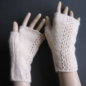 Hand-knitted soft hand warmers fingerless ladies gloves wrist warmers arm warmers with thumb wedge without seam made of alpaca with merino
