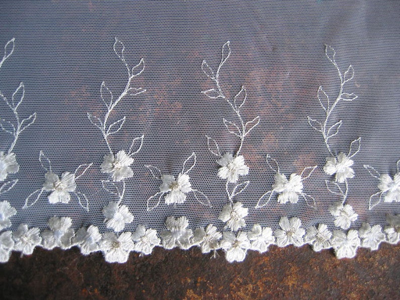 costume artist christening robe and the wedding dress 5.20 m wide Delicate tulle lace-borde Couturier France probably around 1930 Schneider crafts