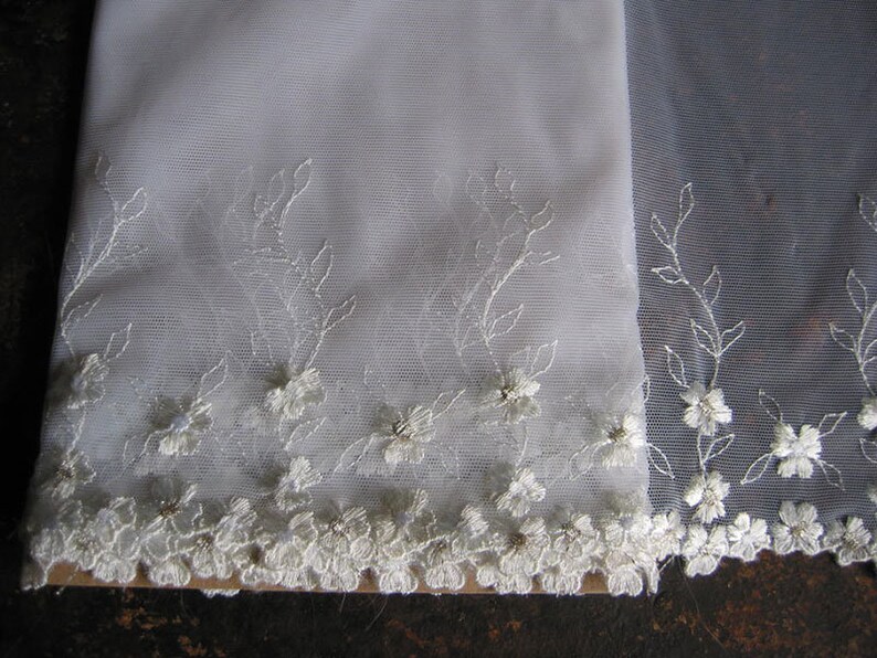 costume artist christening robe and the wedding dress 5.20 m wide Delicate tulle lace-borde Couturier France probably around 1930 Schneider crafts