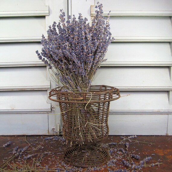 ヴィンテージアンティークのフランスの金属製バスケット、卵用