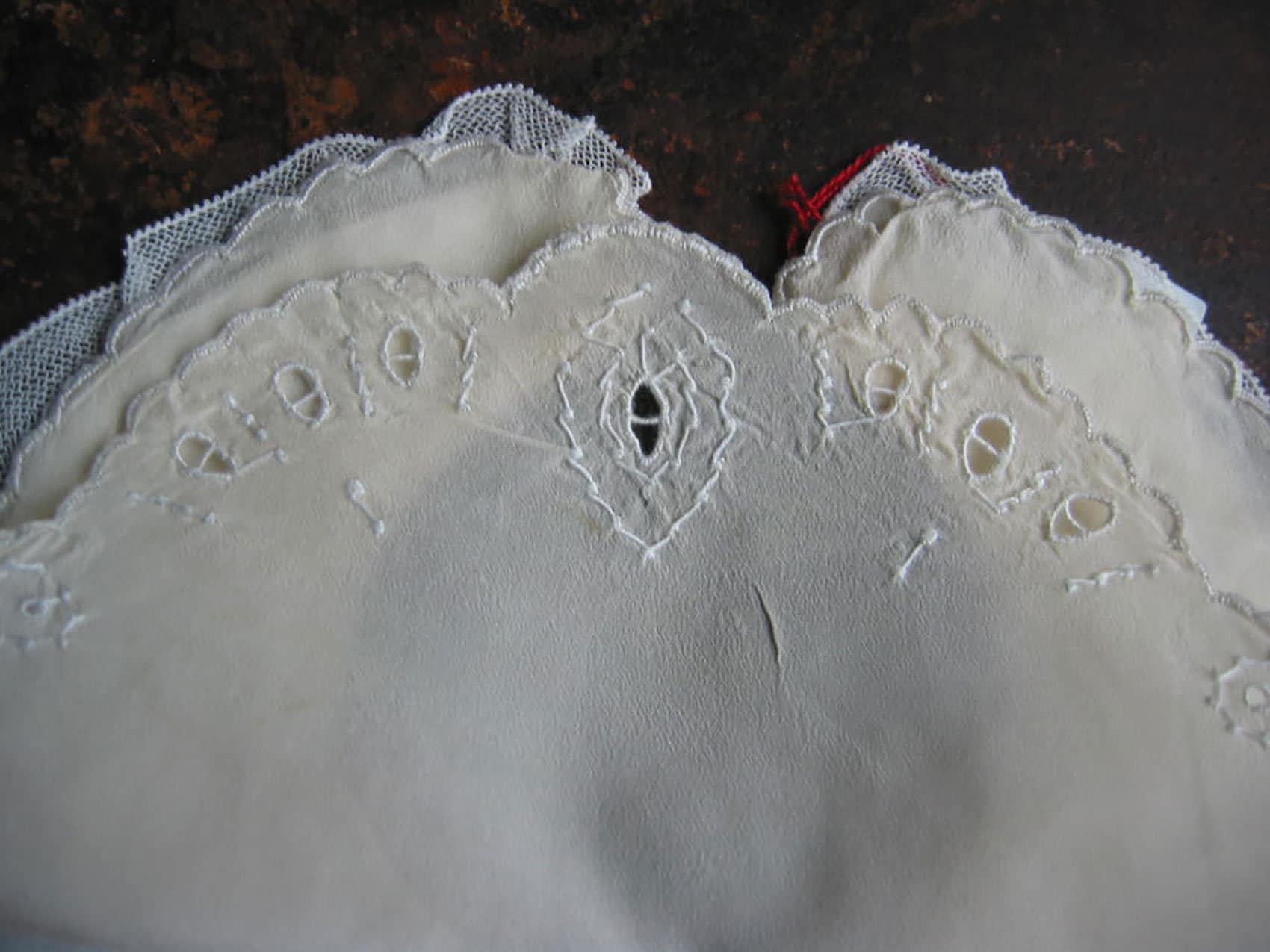 Bavoir Bébé Vintage Rose Et Blanc - Dentelle Et Broderie Main - Parfait État