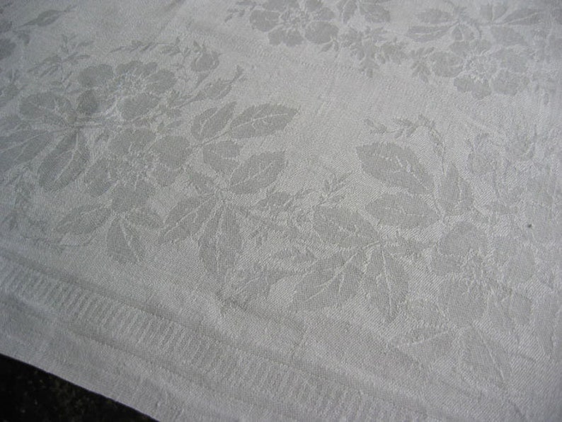 Rare Art Nouveau linen Mid-ceiling napkin 77 x 66 cm France around 1900 Rauten-Relief monogram MV IN rare Version