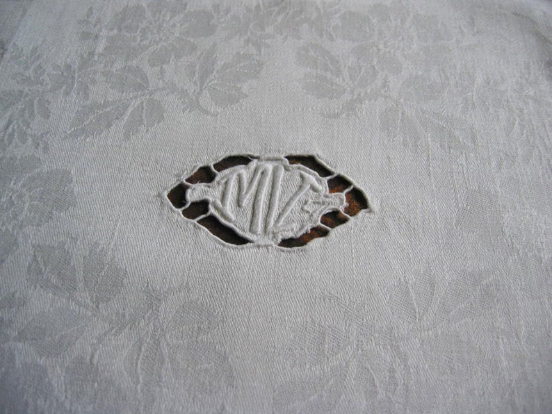 Rare Art Nouveau linen Mid-ceiling napkin 77 x 66 cm France around 1900 Rauten-Relief monogram MV IN rare Version