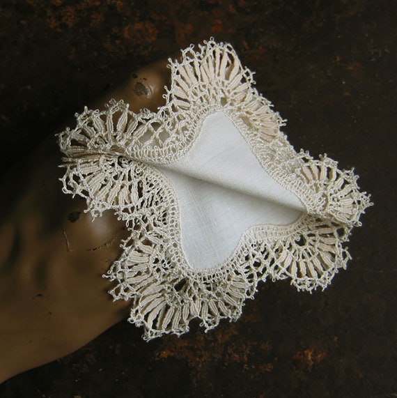 Vintage antique linen wedding handkerchief tea napkin doily with old bobbin lace France around 1940 handmade