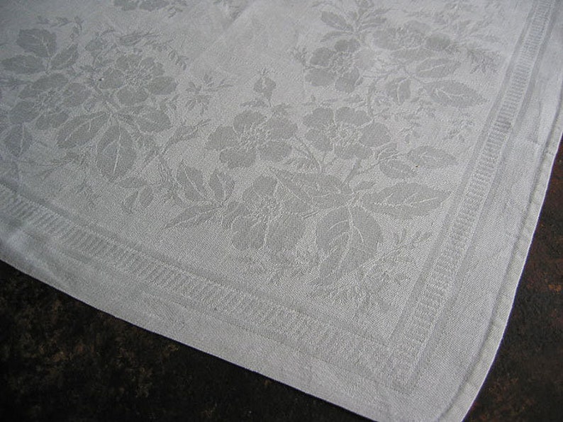 Rare Art Nouveau linen Mid-ceiling napkin 77 x 66 cm France around 1900 Rauten-Relief monogram MV IN rare Version