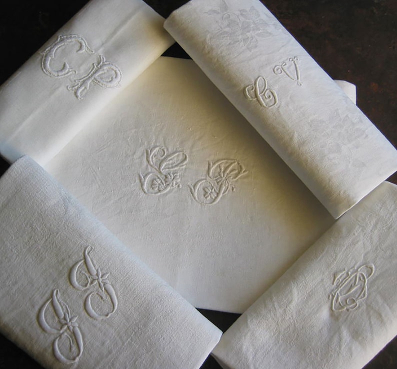 Rare Art Nouveau linen Mid-ceiling napkin 77 x 66 cm France around 1900 Rauten-Relief monogram MV IN rare Version