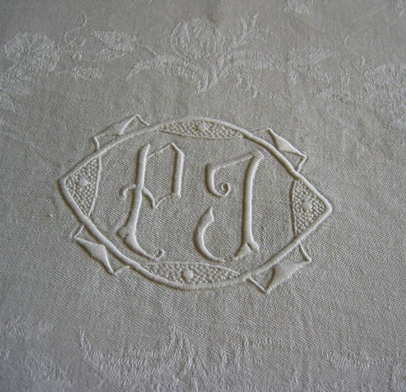 Rare Art Nouveau linen Mid-ceiling napkin 77 x 66 cm France around 1900 Rauten-Relief monogram MV IN rare Version