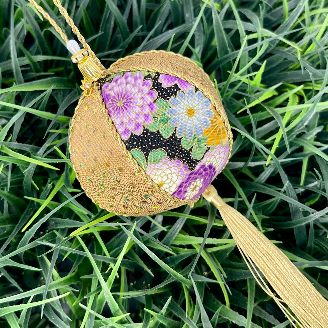 KK-231 Kimekomi Hexagon Ornament Tossed Mums, Fabric From Japan 3