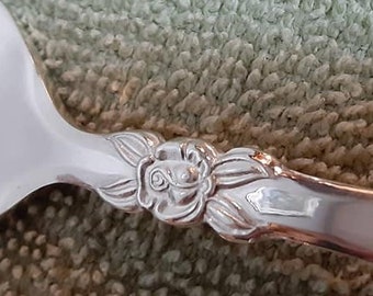 48 piece service for 8 Ekco Inverness silverplate flatware set