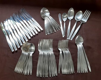 73 piece service for 12 Rogers Bros. IS Sea Spray silverplate vintage flatware set