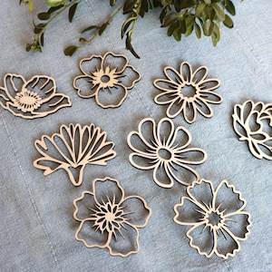 Flowers blossoms made of wood lasered / set of 8 pieces decorative flowers gift tags scatter decoration pendant spring decoration Easter decoration decor