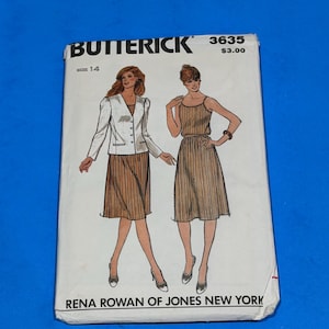 以下が含まれることがあります： ヴィンテージのButterickの裁縫パターン、サイズ14。2つの女性用衣装のイラストが描かれています。パターンには、ジャケットとスカートのアンサンブル、そしてドレスが含まれています。「RENA ROWAN OF JONES NEW YORK」の文字が下部に印刷されています。