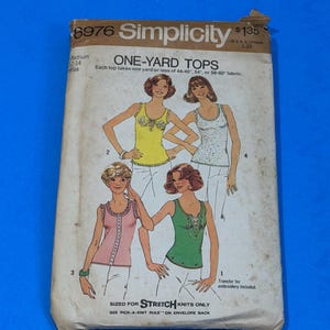Patrón de costura Simplicity 6976 de los años 70 para blusas de una yarda para mujer, solo para telas elásticas de punto - Talla 12-14, busto 34-36" con transferencia de bordado - Completo