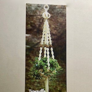 PDF Macrame plant hanger Tranquile instructions 1970&#39;s  Holds 1 plant - DIY Digital Download of pattern and knot instructions