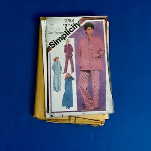 UNCUT Simplicity  9784 Misses Robe or Jacket, Pullover Nightgown and Pajamas Sewing Pattern-Size  14 or 16 - Missing envelope