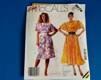 Patrón de costura para vestido jersey McCall's 3078 para señoritas, sin cortar, talla 22-24 o talla 20-22-24 (sin sobre)