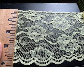 Vintage 4 1/4 inch Scalloped edge Yellow lace trim - 2 yards