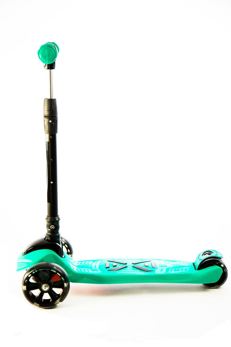 Scooter for children DELUXE from 3 to 14 years high cover balanced in 3 wheels with light and resistant rear brake adjustable in 3 levels