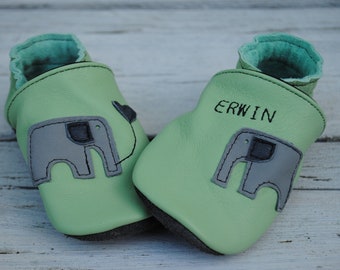 Elephant crawling shoes with name, mint-light gray