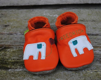 Krabbelschuhe Elefant, orange mit Namen