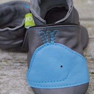 Crawling shoes whale with name, gray-light blue image 3