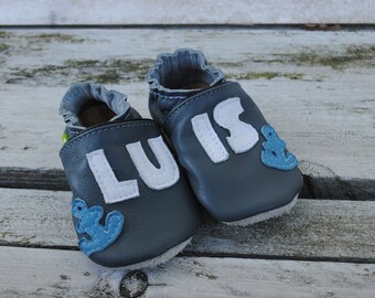 Crawling shoes anchor with name, grey-white