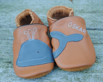 Whale crawling shoes with name, caramel gray