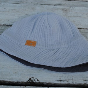 Chapeau de soleil en mousseline, chapeau d'été, bord gris clair, intérieur gris foncé image 4