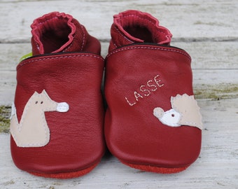 Crawling shoes fox hedgehog with name, red cream