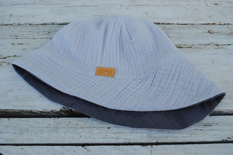 Chapeau de soleil en mousseline, chapeau d'été, bord gris clair, intérieur gris foncé image 1