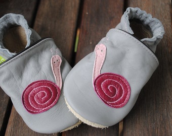 Crab shoes Small snail , light grey berry