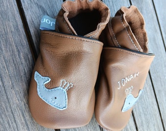 Crawling shoes little whales with names, cappuccino-light grey
