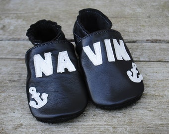 Crawling shoes anchor with name, dark blue-white