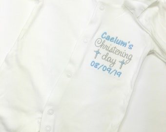 Gepersonaliseerde doop babyjongen of meisjesslaappak, geborduurd religieus kruis, doopkleding cadeau, Onsie