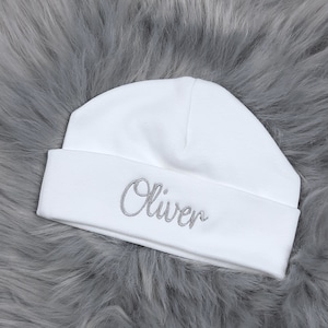 Babymutsje, gepersonaliseerd met elke naam in bijna elke kleur, gepersonaliseerd geborduurd cadeau, maat keuze uit