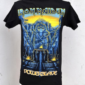 Iron Maiden Camiseta Dark Ink Powerslaves Slim Fit Para Hombre, Color Negro