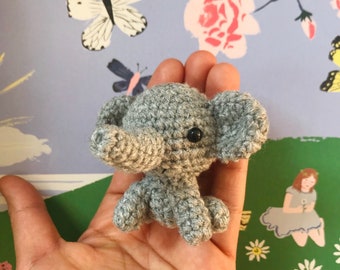 Gehäkelter Elefant Schlüsselanhänger Stofftier Amigurumi Crochet Elephant Handgemacht Adventskalender Weihnachtsgeschenk Geburtstag Geschenk