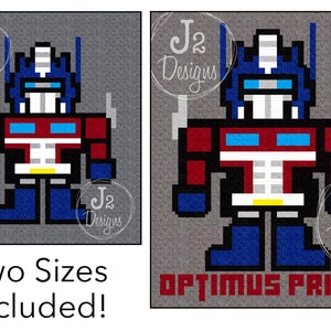 Könnte beinhalten: Zwei Pixel-Art-Versionen von Optimus Prime, einem Roboter aus dem Transformers-Franchise. Die größere Version ist mit "Optimus Prime" beschriftet. Beide Versionen sind in Rot, Blau und Gelb.