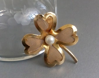 Mesh CLOVER brooch Gold tone FLOWER pin Faux pearl jewelry St Patrick's Day gift idea