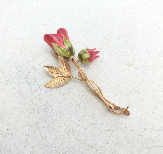 Realistic gold tone red and green enamel rose bro… - image 8