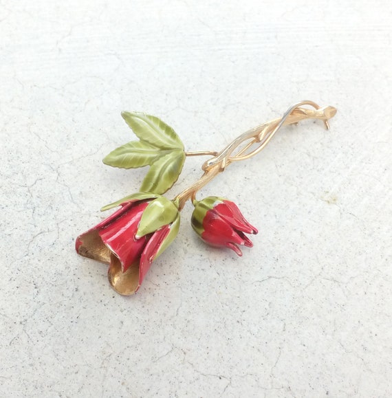 Realistic gold tone red and green enamel rose bro… - image 4