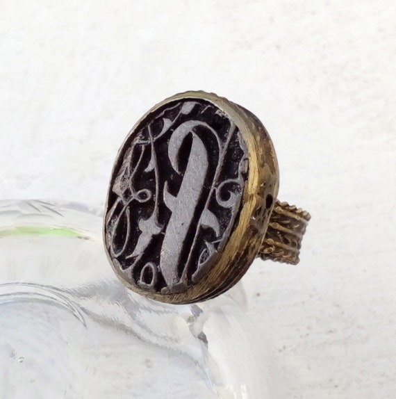 Antique signet ring Oval wax seal ring Size 7 Got… - image 1